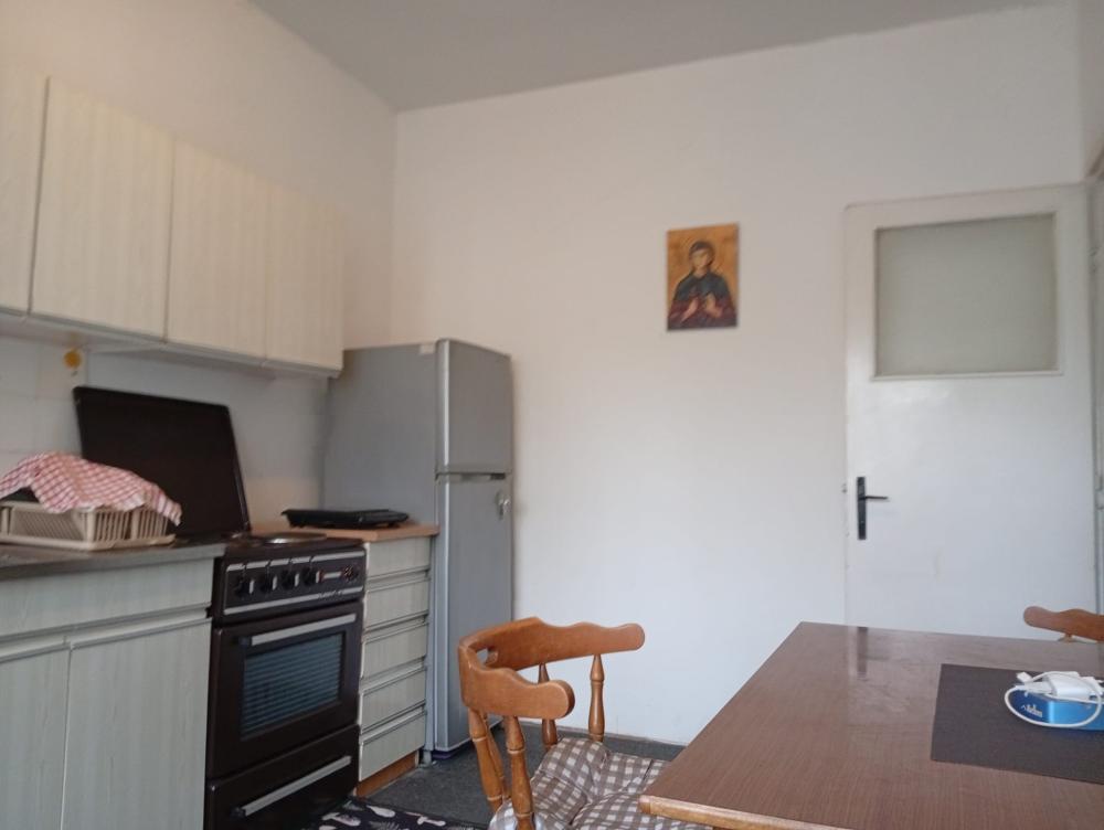 Slika 1 - Glavna ulica - Obrenovićeva, Dvoiposoban stan za izdavanje, 60m2, 300€